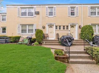 25231 72nd Ave, Bellerose, NY 11426