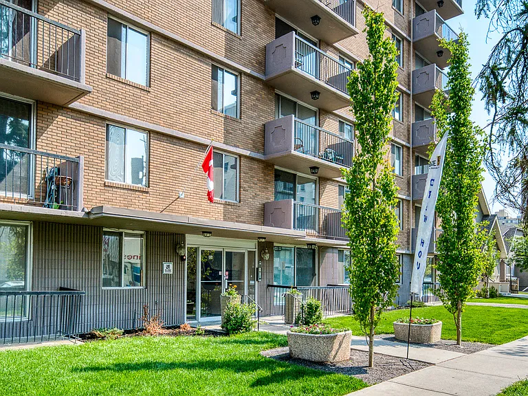 824 13th Ave SW — Photo 19