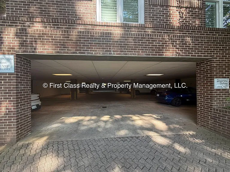 741 Bishops Park Dr — Photo 6