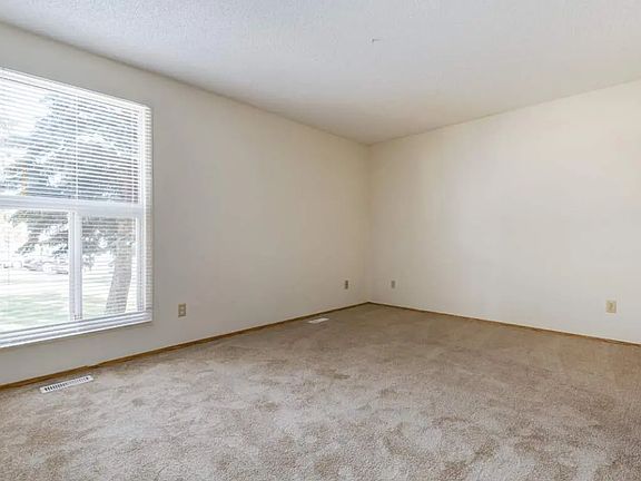 4th image of 409-400 Huntington Hl NW #563