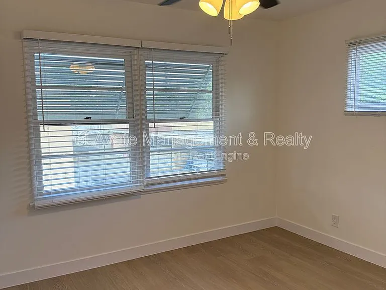 14119 Gilmore St #5 — Photo 15