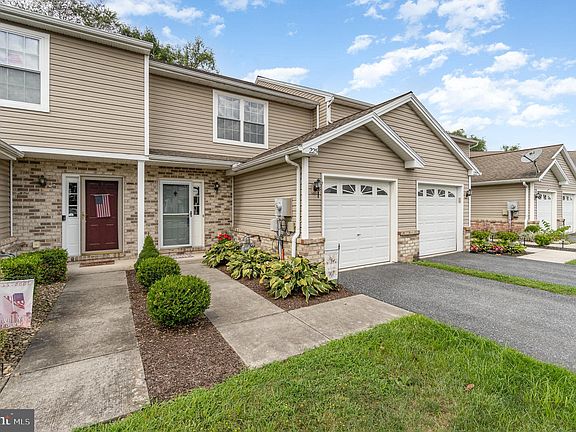 2nd image of 225 Autumn Woods Ct