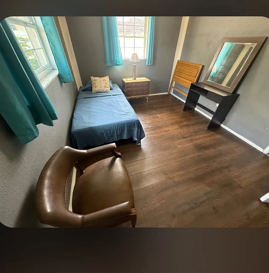 3 bed, 1000 sqft, $900 — Photo 4