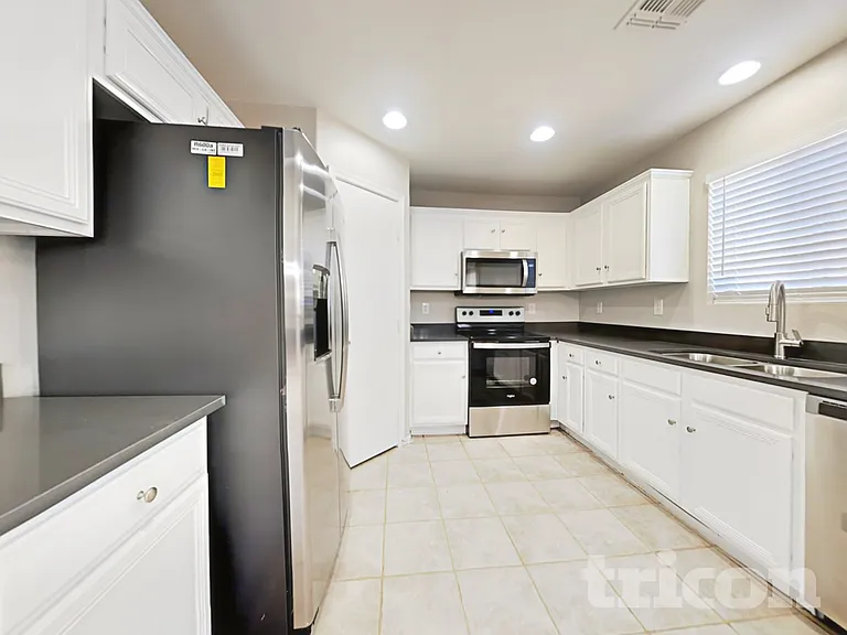15204 N El Frio Ct — Photo 5