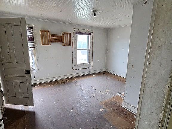 4th image of 1156 Washington St