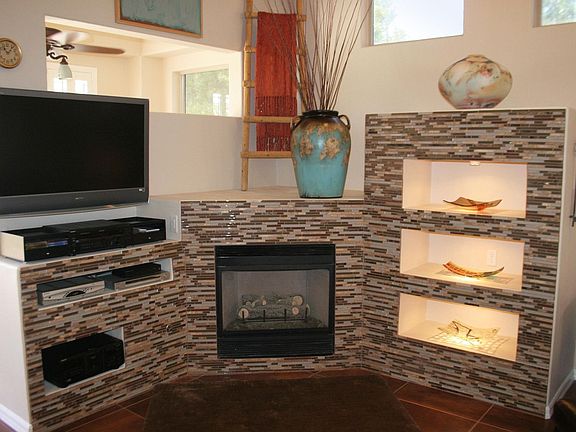 Fireplace & Built-Ins