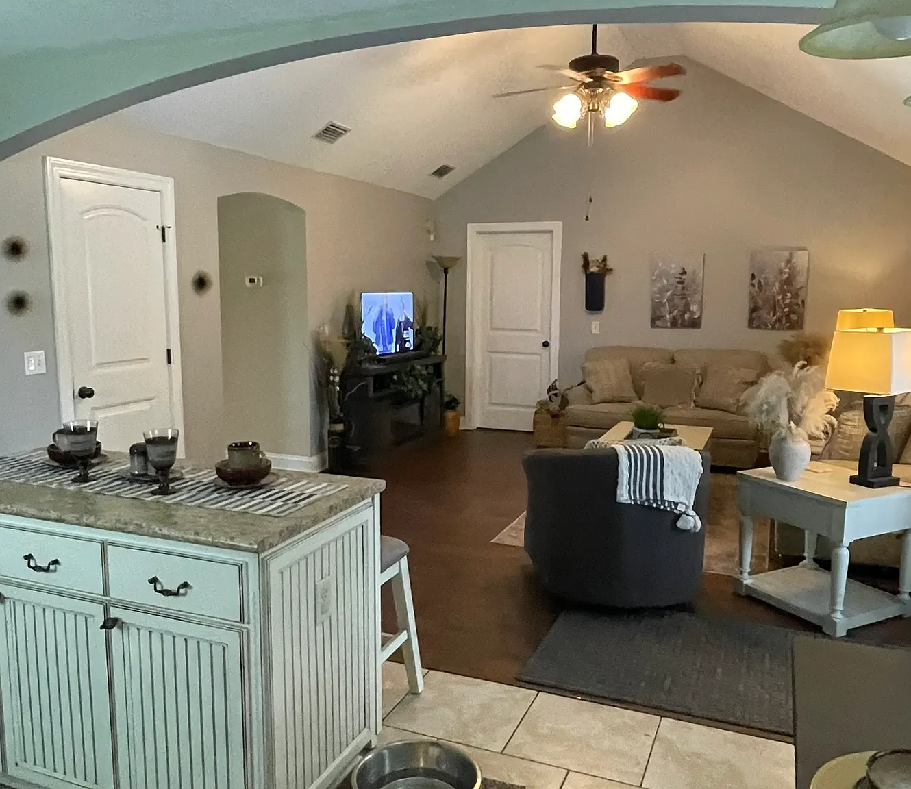 3 bed, 1348 sqft, $2,200 — Photo 4