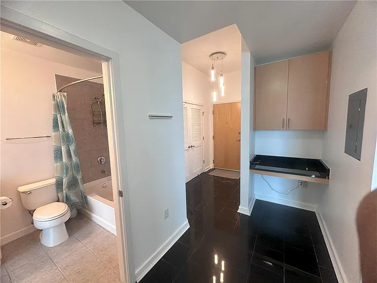 400 W Peachtree St NW #3511 — Photo 9