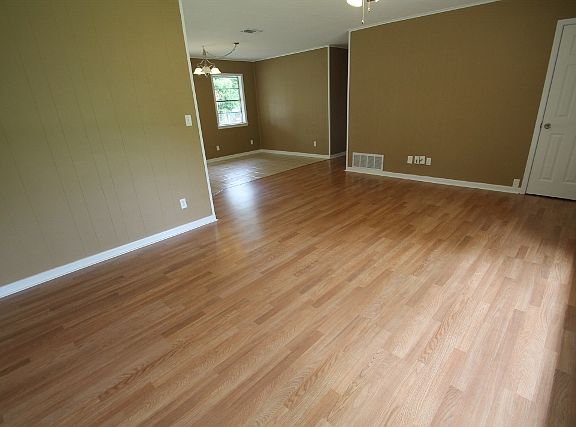 3rd image of 5 Katherine Cir
