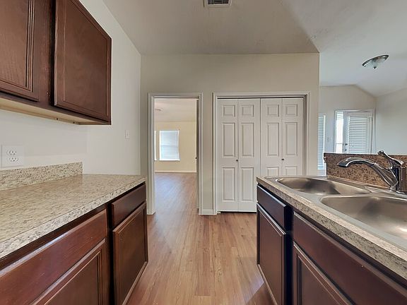 5th image of 15739 Regal Trace Ln