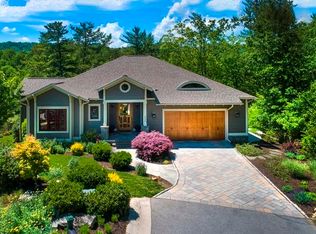 6090 Roycroft Dr, Roanoke, VA 24018