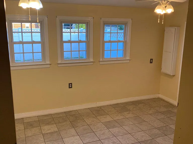 7968 Kenmore Dr — Photo 22