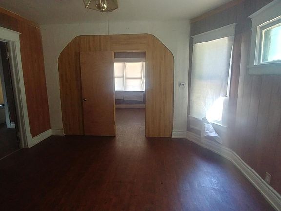 5th image of 29 E Woodlawn Ave #1