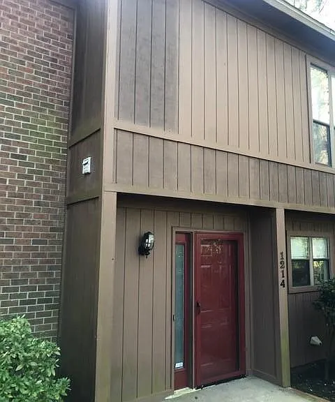 1214 Ash Cir — Photo 2