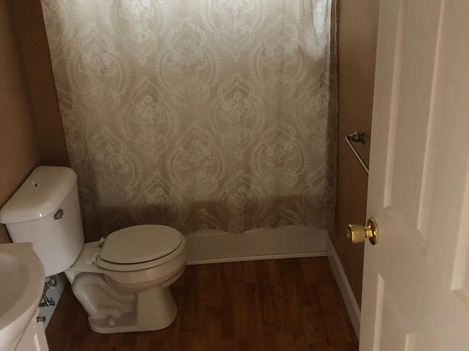 2nd image of 806 Belleville Ave #2