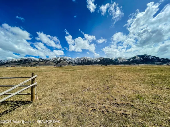 13 Black Creek Rd, Etna, WY 83118