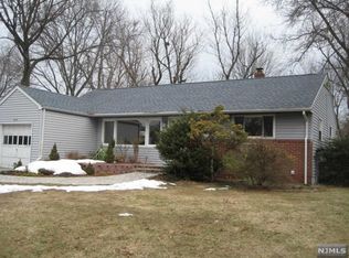 622 Knickerbocker Rd, Cresskill, NJ 07626