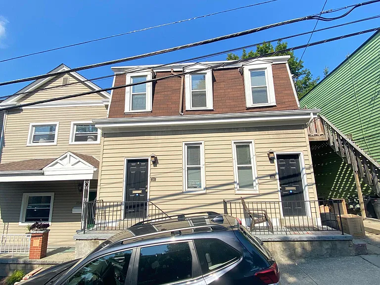 216 Bertha St - door in left