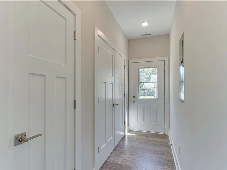 734 Lee St — Photo 15