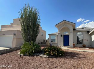 7033 Crown Ridge Dr, El Paso, TX 79912