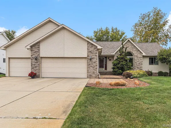 15106 Meadow Ln, Linden, MI 48451