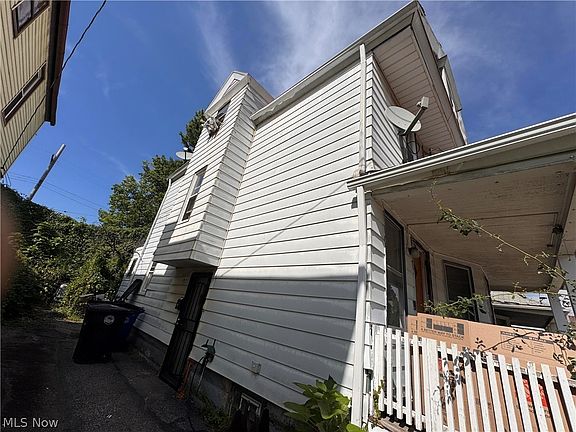3rd image of 10907 Hull Ave