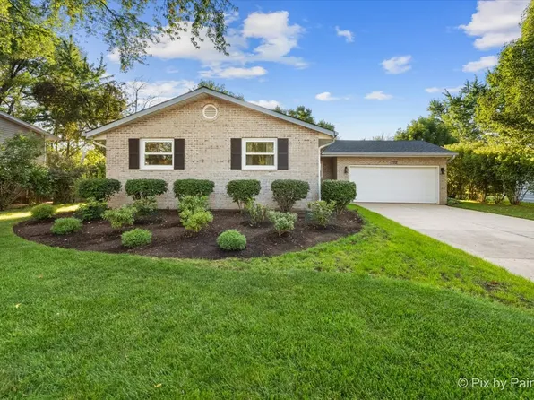 712 Aztec Dr, Carol Stream, IL 60188
