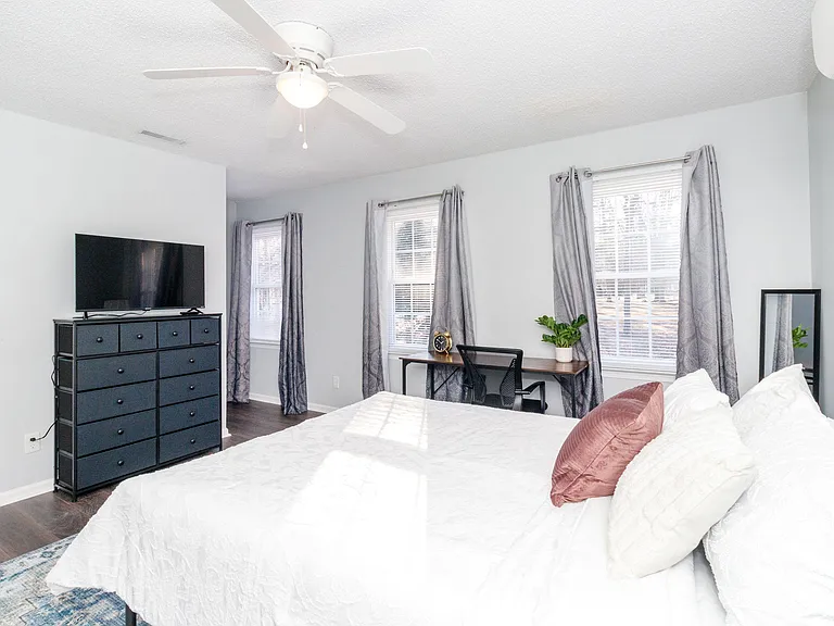 Lecline Cir NE — Photo 8