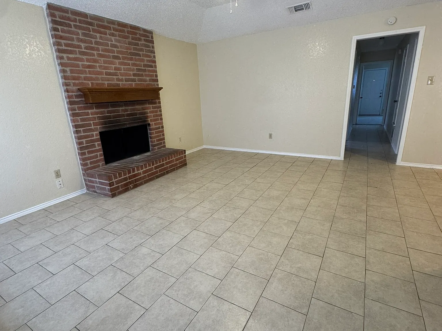 3 bed, 1008 sqft, $1,500 — Photo 1