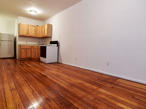 5th image of 84 Newel St #2L