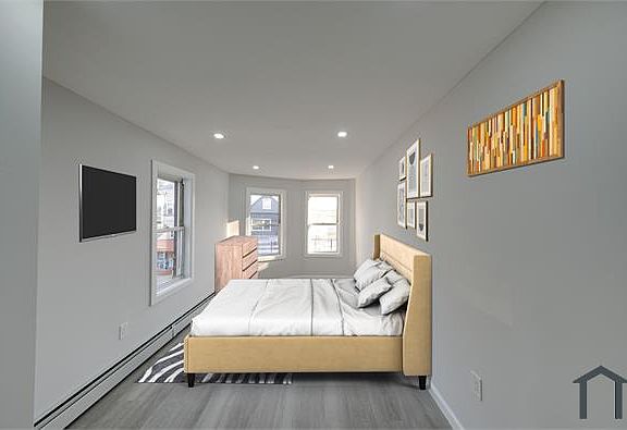 2nd image of 127 Bennett St Floor 2