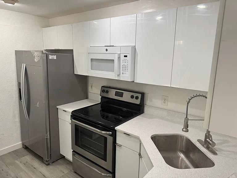 8650 SW 67th Ave #1045 — Photo 5