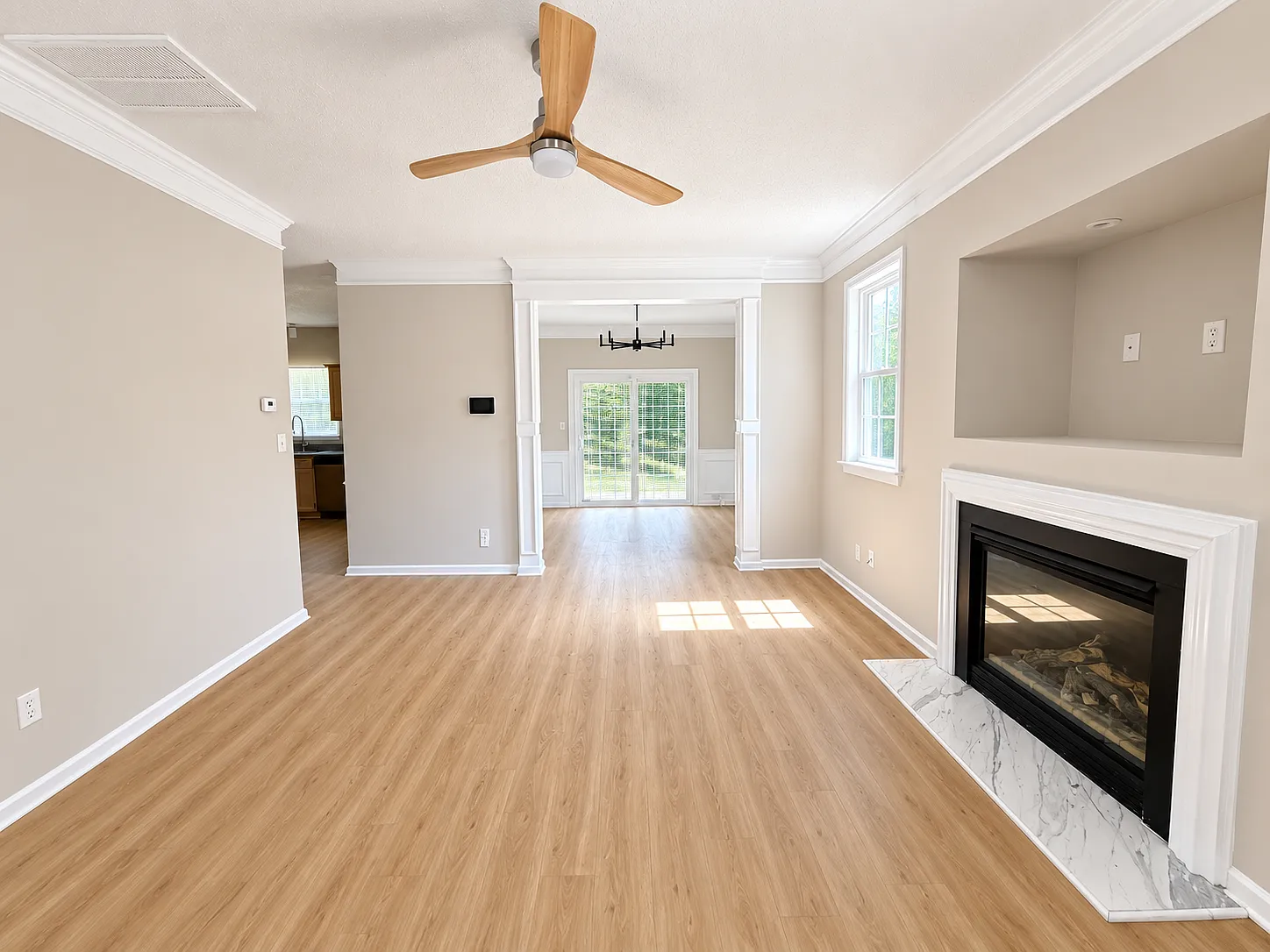 3 bed, 2.5 bath, 1465 sqft, $1,995 — Photo 3