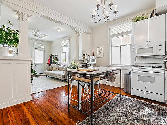 3rd image of 2034 Prytania St Unit 1
