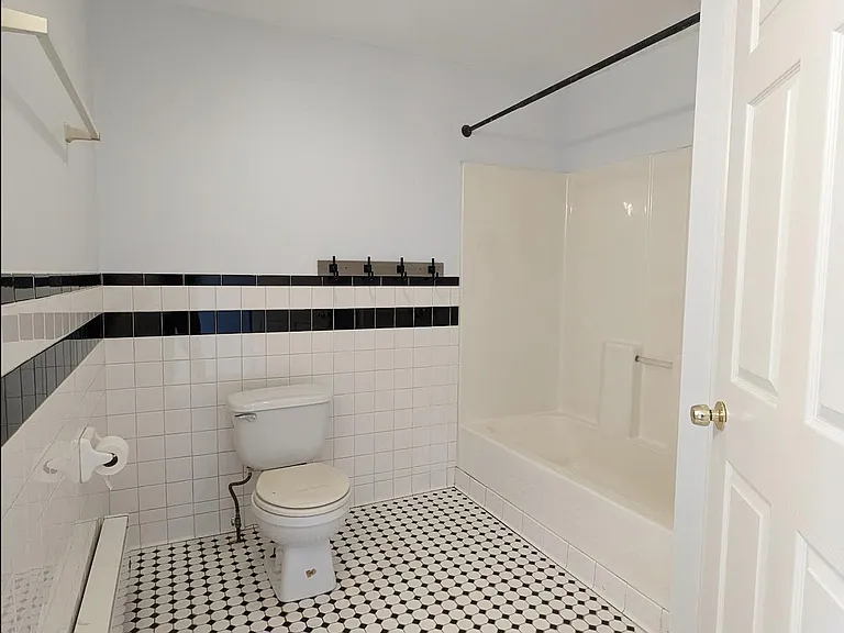 2625 S 18th Street Ext — Photo 10