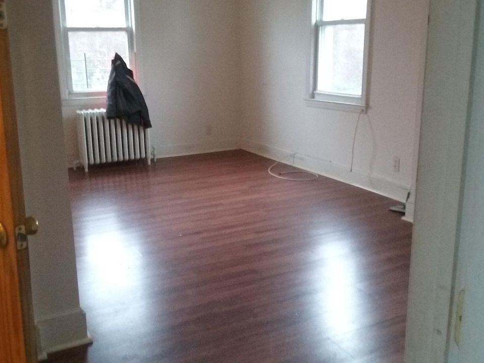 1st image of 930 Palmer Ave APT 2