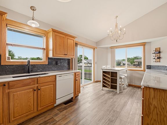 4th image of 544 E 6th Ave