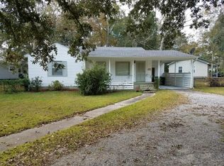 3043 Woodlawn Ave, Moss Point, MS 39563