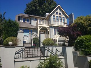 2220 W Viewmont Way W, Seattle, WA 98199