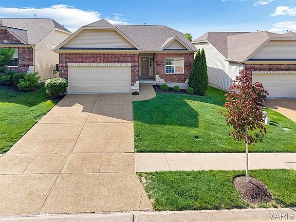 3rd image of 1247 Emerald Gardens Dr