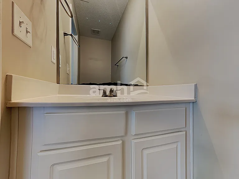 105 Walton Pl — Photo 8