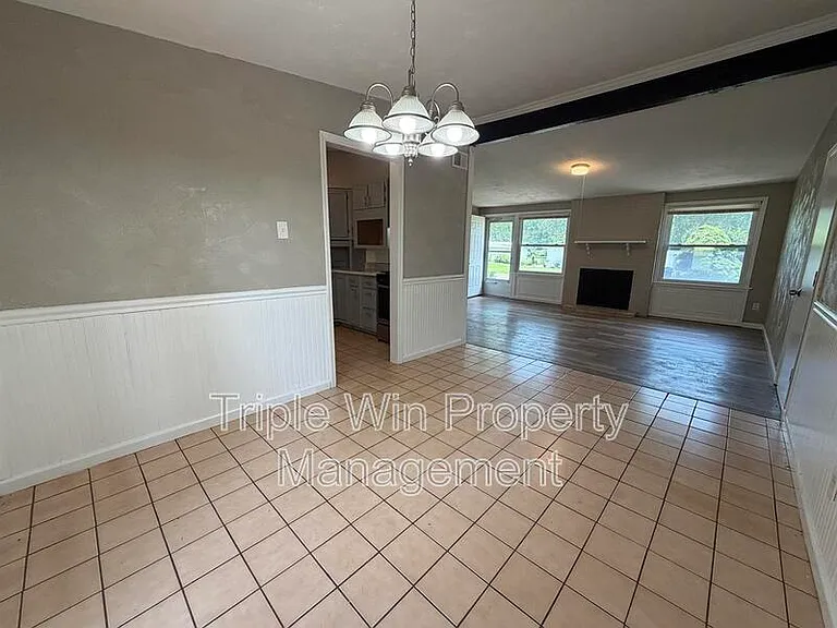 835 Bobbins Ln — Photo 11