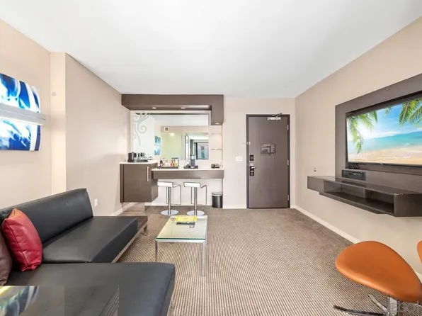 207 5th Ave #1043, San Diego, CA 92101