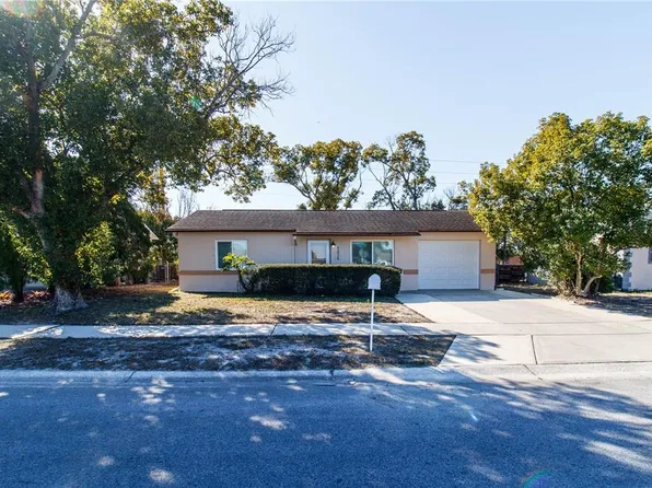 8836 Huntsman Ln, Port Richey, FL 34668