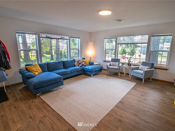 4th image of 1914 Scammell Ave NW