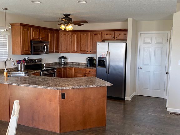 5th image of 70 Rosin Dr