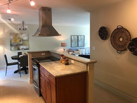Kitchen with breakfast bar