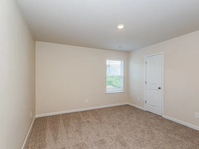 660 Mackenzie Cv — Photo 14