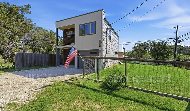 1198 Green Hill Dr — Photo 2