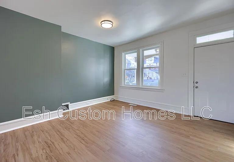 227 S Ann St — Photo 10